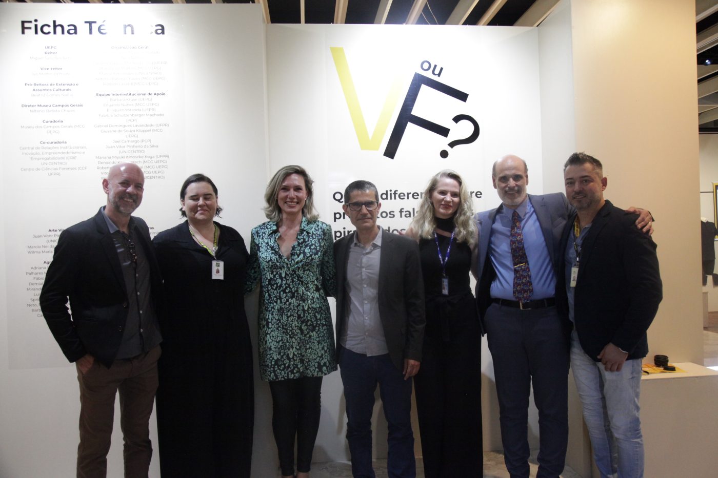 Equipe do NAPI na abertura da exposição "V ou F? Venha ser um cientista forense", no Museu Campos Gerais da UEPG